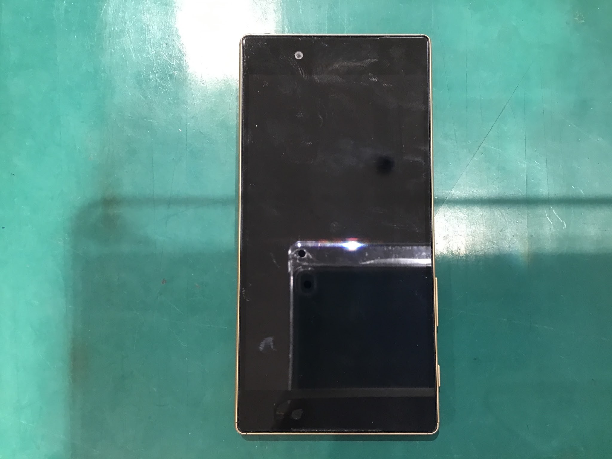 Xperia Z5のバッテリー交換【スマホ修理工房丸井錦糸町店】
